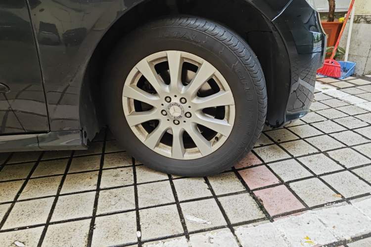 Used Mercedes-Benz R-Class 2014 R 320 4MATIC Business Model Right Front Wheel Hub