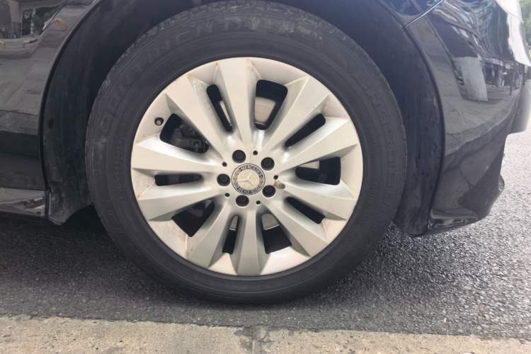 Used Mercedes-Benz R-Class 2014 R 400 4MATIC Luxury Model Right Front Wheel Hub