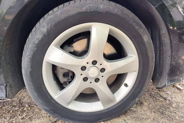 Used Mercedes-Benz R-Class 2014 R 400 4MATIC Business Model Right Front Wheel Hub