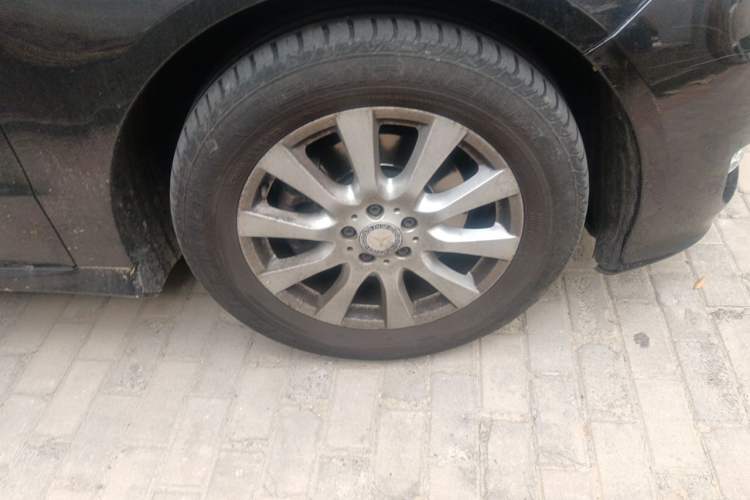 Used Mercedes-Benz R-Class 2014 R 320 4MATIC Business Model Right Front Wheel Hub