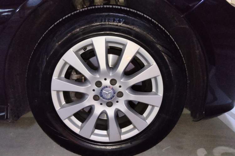 Used Mercedes-Benz R-Class 2014 R 320 4MATIC Luxury Model Right Front Wheel Hub