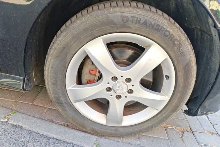 Used Mercedes-Benz R-Class 2014 R 400 4MATIC Business Model Right Front Wheel Hub
