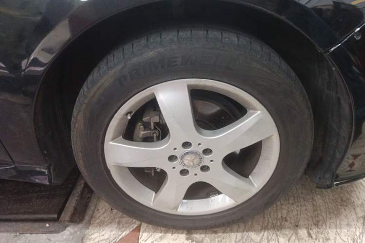 Used Mercedes-Benz R-Class 2014 R 320 4MATIC Luxury Model Right Front Wheel Hub