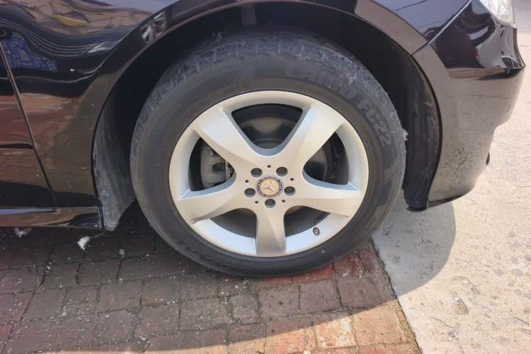 Used Mercedes-Benz R-Class 2014 R 320 4MATIC Luxury Model Right Front Wheel Hub