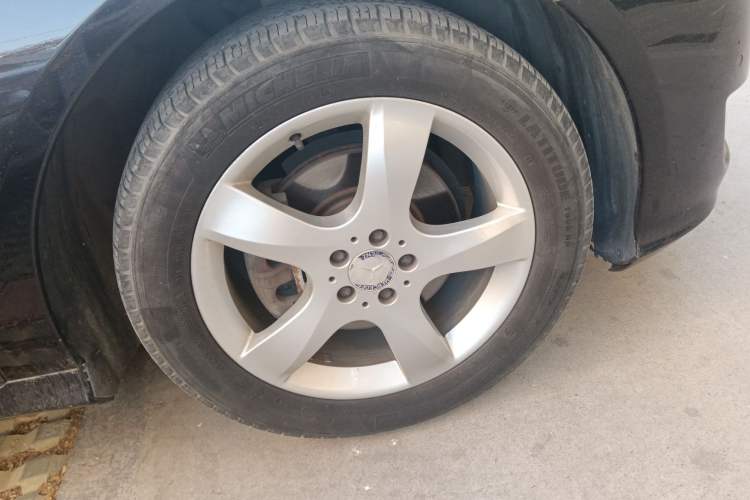 Used Mercedes-Benz R-Class 2014 R 320 4MATIC Luxury Model Right Front Wheel Hub