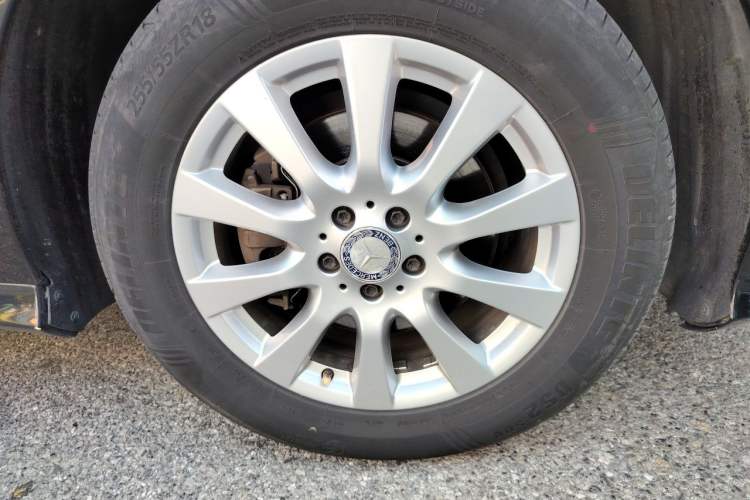 Used Mercedes-Benz R-Class 2014 R 320 4MATIC Business Model Right Front Wheel Hub