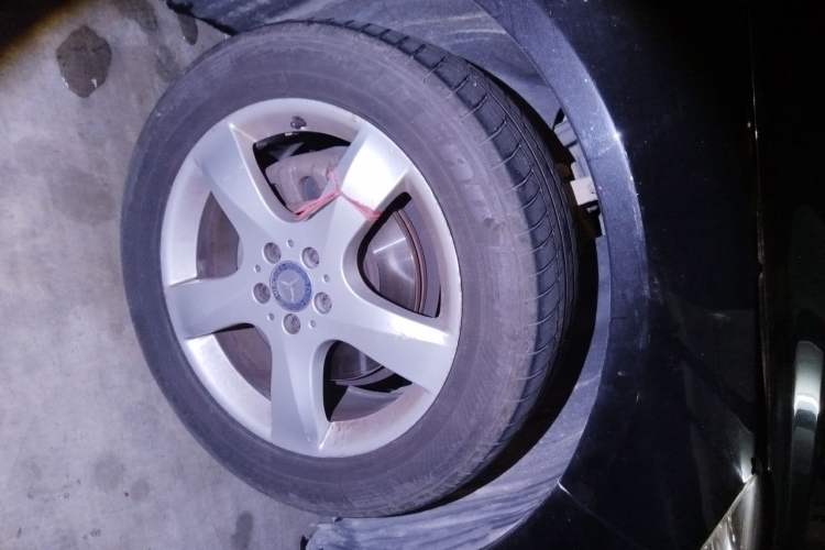 Used Mercedes-Benz R-Class 2014 R 320 4MATIC Luxury Model Right Front Wheel Hub