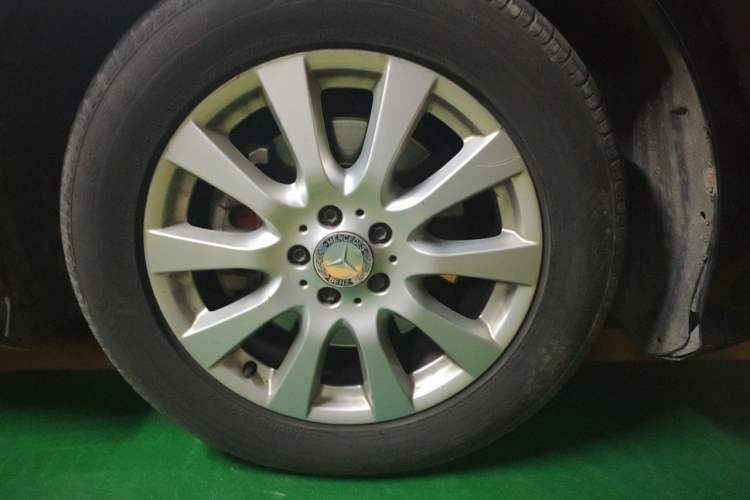 Used Mercedes-Benz R-Class 2014 R 320 4MATIC Luxury Model Right Front Wheel Hub