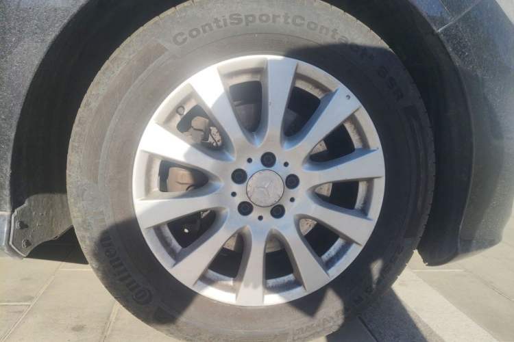 Used Mercedes-Benz R-Class 2014 R 320 4MATIC Business Model Right Front Wheel Hub