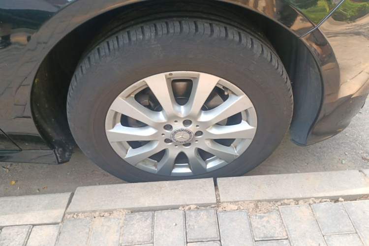 Used Mercedes-Benz R-Class 2014 R 320 4MATIC Business Model Right Front Wheel Hub