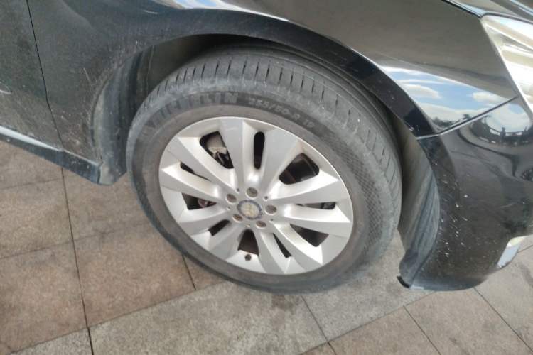 Used Mercedes-Benz R-Class 2014 R 400 4MATIC Luxury Model Right Front Wheel Hub