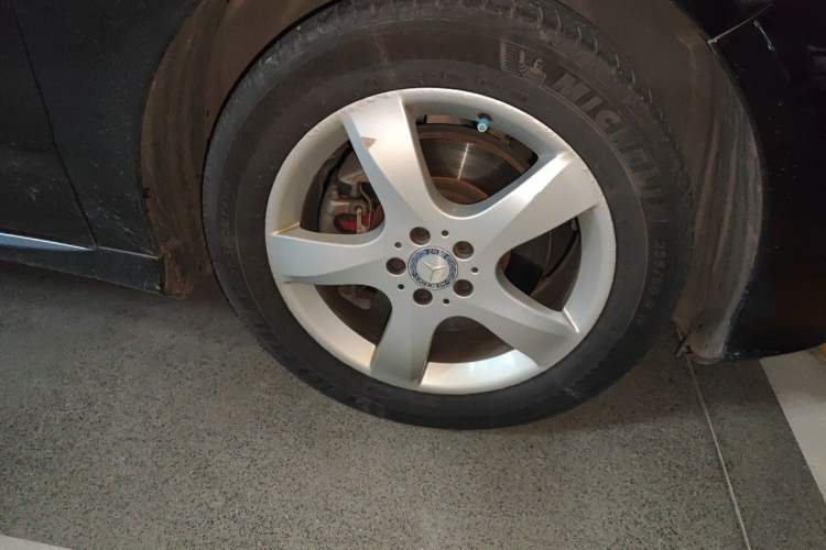Used Mercedes-Benz R-Class 2014 R 400 4MATIC Business Model Right Front Wheel Hub