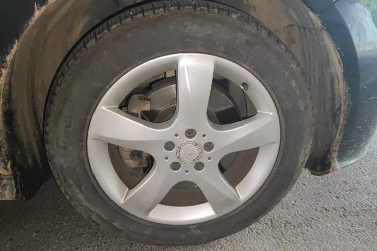 Used Mercedes-Benz R-Class 2014 R 400 4MATIC Business Model Right Front Wheel Hub