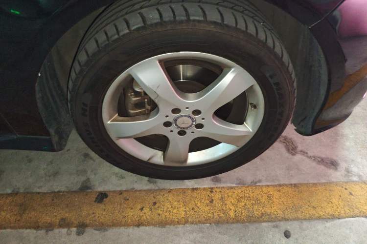 Used Mercedes-Benz R-Class 2014 R 400 4MATIC Business Model Right Front Wheel Hub
