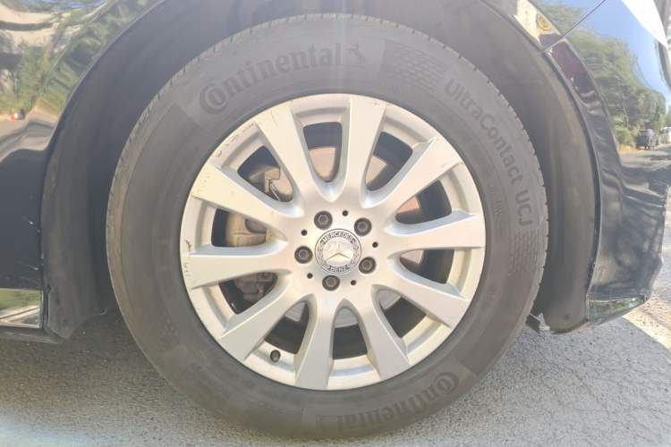 Used Mercedes-Benz R-Class 2014 R 320 4MATIC Business Model Right Front Wheel Hub