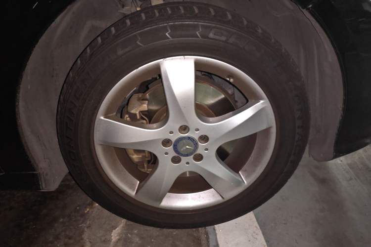 Used Mercedes-Benz R-Class 2014 R 400 4MATIC Business Model Right Front Wheel Hub
