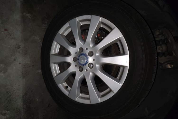 Used Mercedes-Benz R-Class 2014 R 320 4MATIC Business Model Right Front Wheel Hub