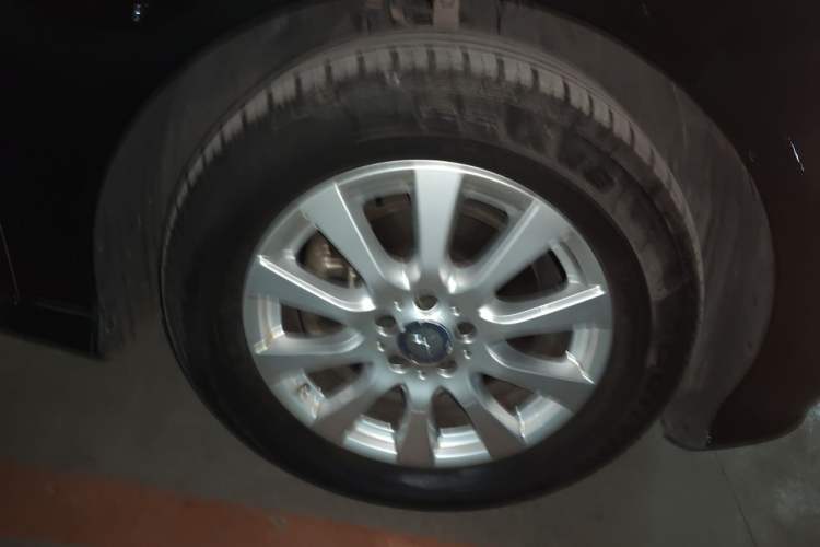 Used Mercedes-Benz R-Class 2014 R 320 4MATIC Business Model Right Front Wheel Hub
