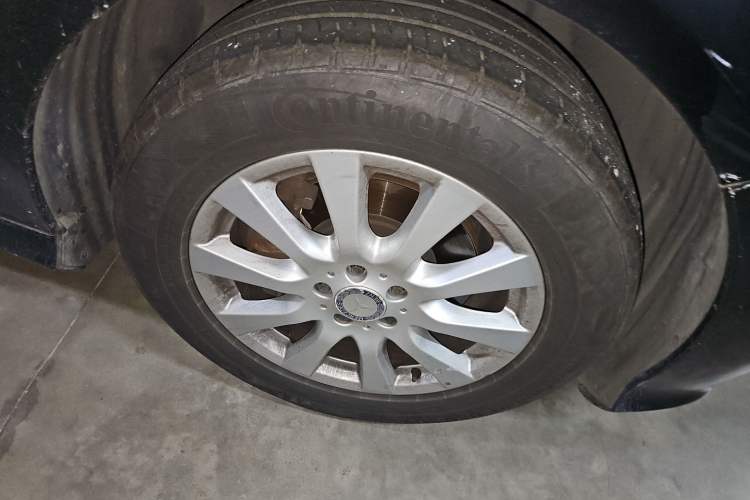 Used Mercedes-Benz R-Class 2014 R 320 4MATIC Business Model Right Front Wheel Hub