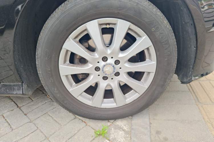 Used Mercedes-Benz R-Class 2014 R 320 4MATIC Business Model Right Front Wheel Hub