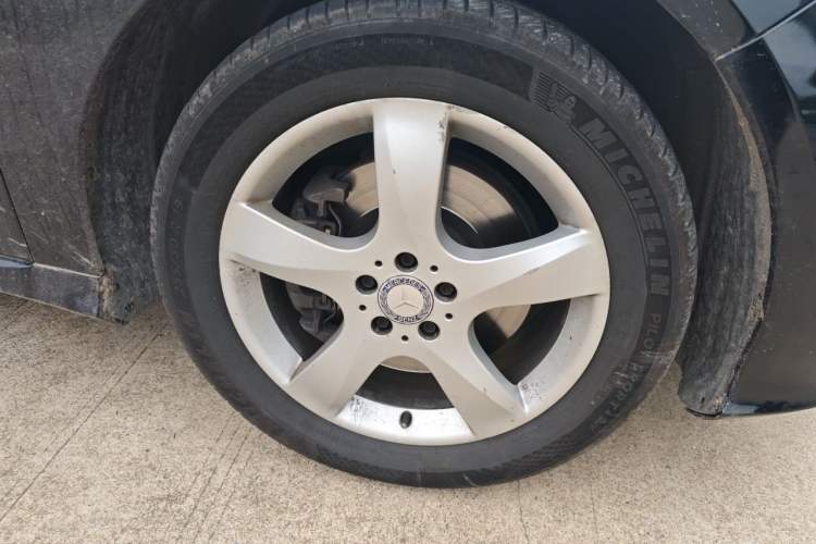 Used Mercedes-Benz R-Class 2014 R 400 4MATIC Business Model Right Front Wheel Hub