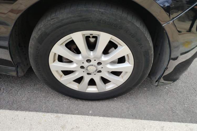Used Mercedes-Benz R-Class 2014 R 320 4MATIC Business Model Right Front Wheel Hub