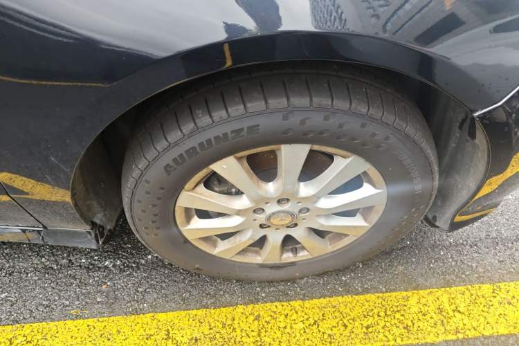 Used Mercedes-Benz R-Class 2014 R 320 4MATIC Business Model Right Front Wheel Hub