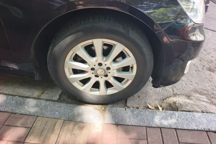 Used Mercedes-Benz R-Class 2014 R 320 4MATIC Business Model Right Front Wheel Hub