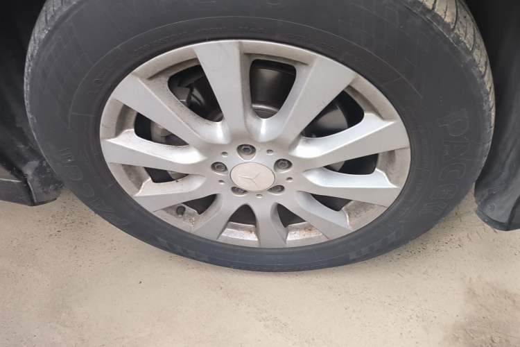 Used Mercedes-Benz R-Class 2014 R 320 4MATIC Business Model Right Front Wheel Hub