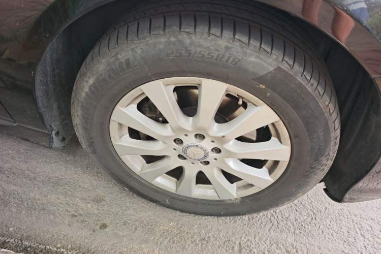 Used Mercedes-Benz R-Class 2014 R 320 4MATIC Business Model Right Front Wheel Hub