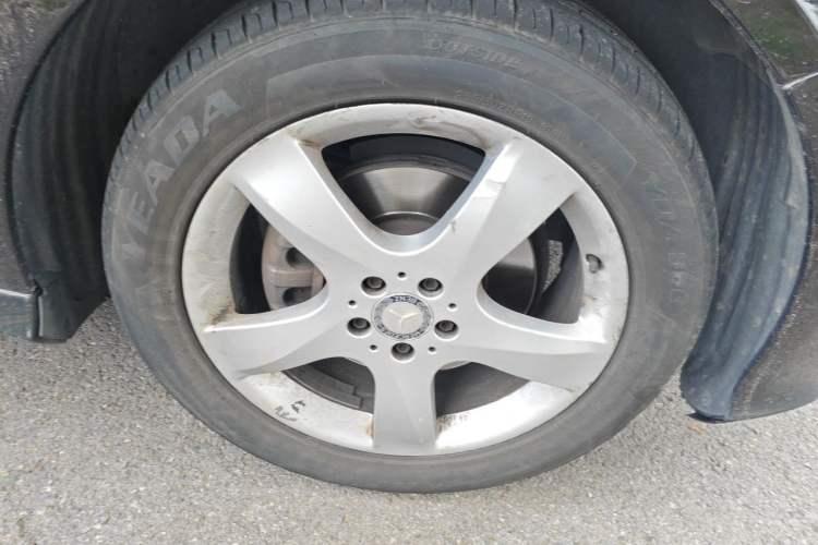 Used Mercedes-Benz R-Class 2014 R 320 4MATIC Luxury Model Right Front Wheel Hub