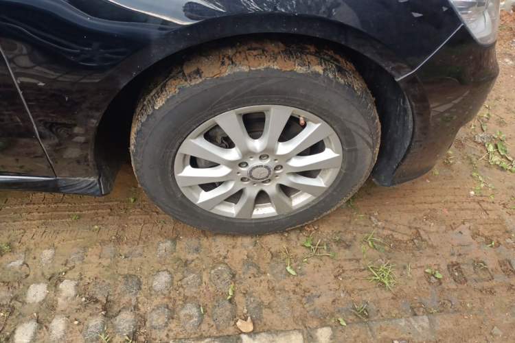 Used Mercedes-Benz R-Class 2014 R 320 4MATIC Business Model Right Front Wheel Hub