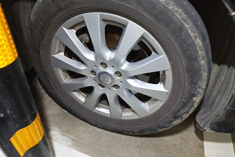 Used Mercedes-Benz R-Class 2014 R 320 4MATIC Business Model Right Front Wheel Hub