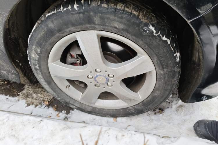 Used Mercedes-Benz R-Class 2014 R 400 4MATIC Business Model Right Front Wheel Hub