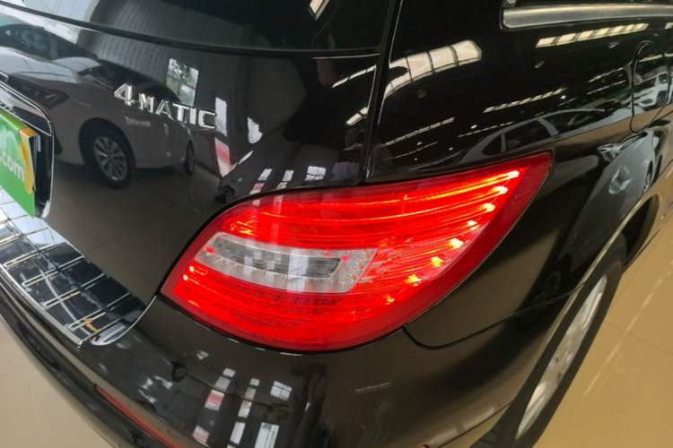 Used Mercedes-Benz R-Class 2014 R 320 4MATIC Business Model Right Rear Taillight