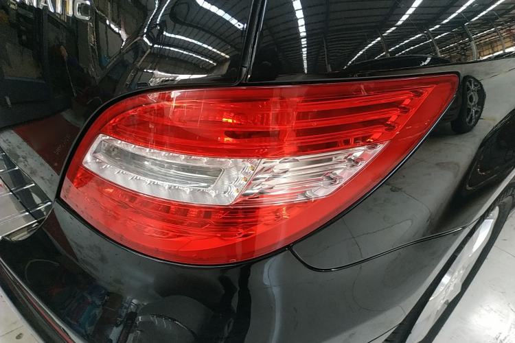 Used Mercedes-Benz R-Class 2014 R 320 4MATIC Luxury Model Right Rear Taillight