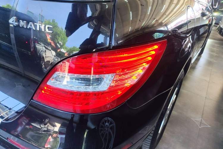 Used Mercedes-Benz R-Class 2014 R 320 4MATIC Business Model Right Rear Taillight