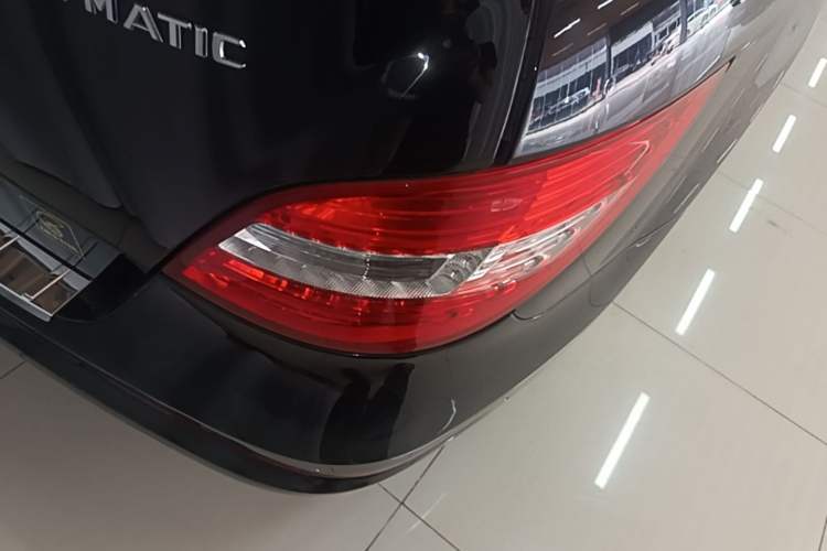 Used Mercedes-Benz R-Class 2014 R 320 4MATIC Business Model Right Rear Taillight