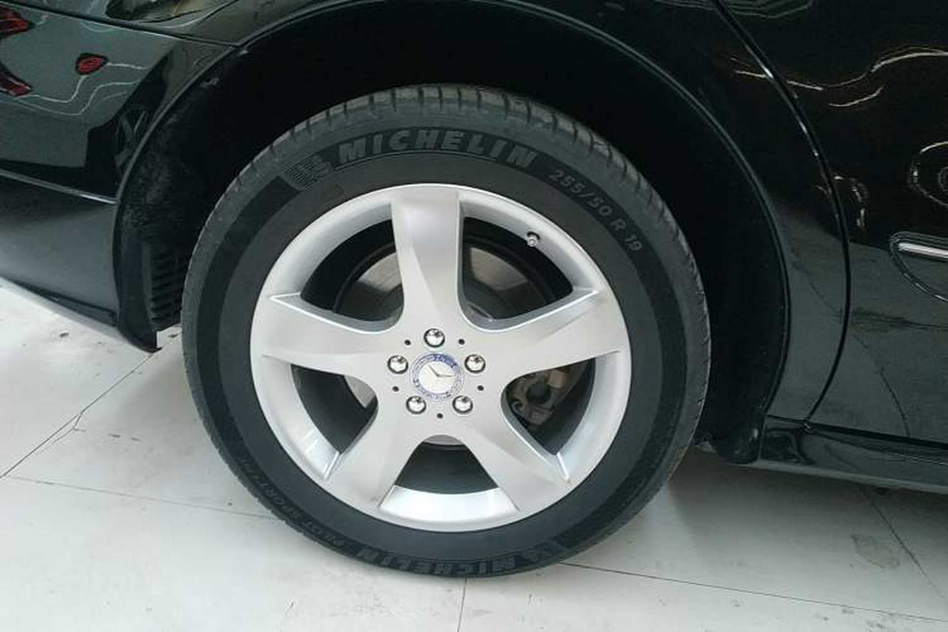 Used Mercedes-Benz R-Class 2014 R 320 4MATIC Luxury Model Right Rear Wheel Hub
