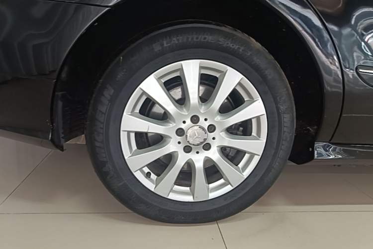 Used Mercedes-Benz R-Class 2014 R 320 4MATIC Business Model Right Rear Wheel Hub