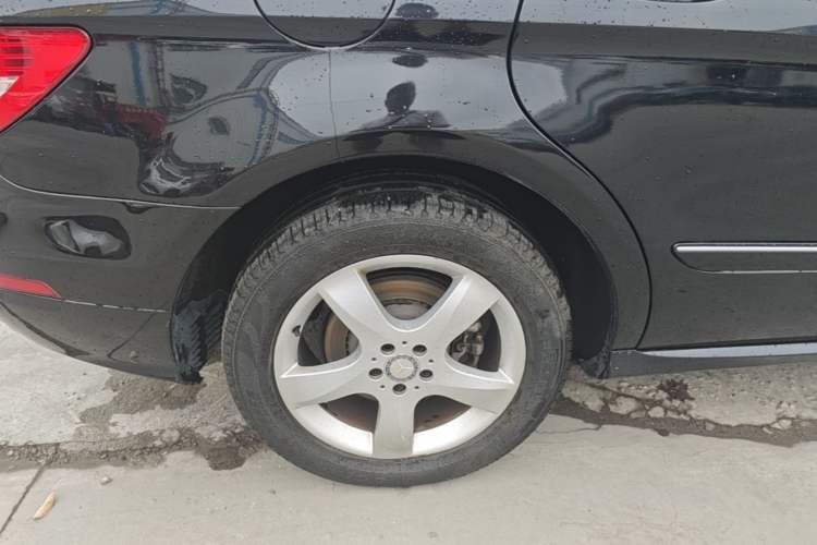 Used Mercedes-Benz R-Class 2014 R 400 4MATIC Business Model Right Rear Wheel Hub