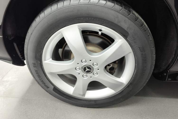 Used Mercedes-Benz R-Class 2014 R 320 4MATIC Luxury Model Right Rear Wheel Hub