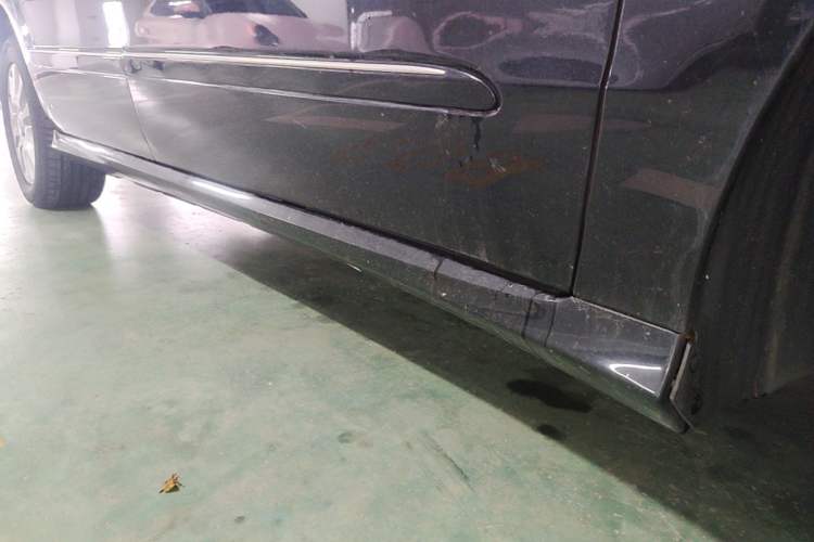 Used Mercedes-Benz R-Class 2014 R 320 4MATIC Business Model Right Side Sill