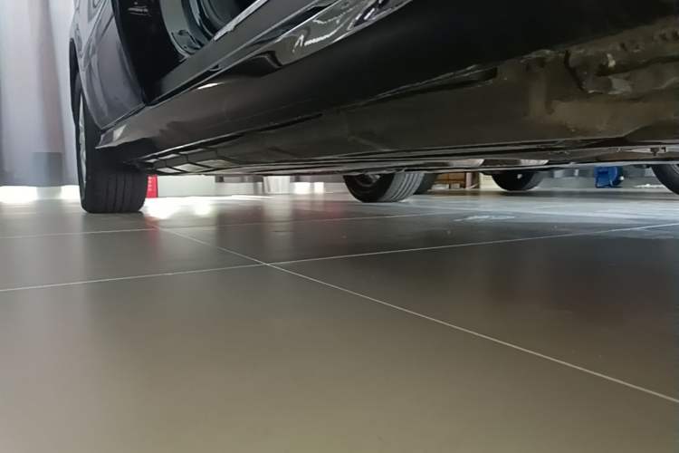 Used Mercedes-Benz R-Class 2014 R 320 4MATIC Business Model Right Side Sill