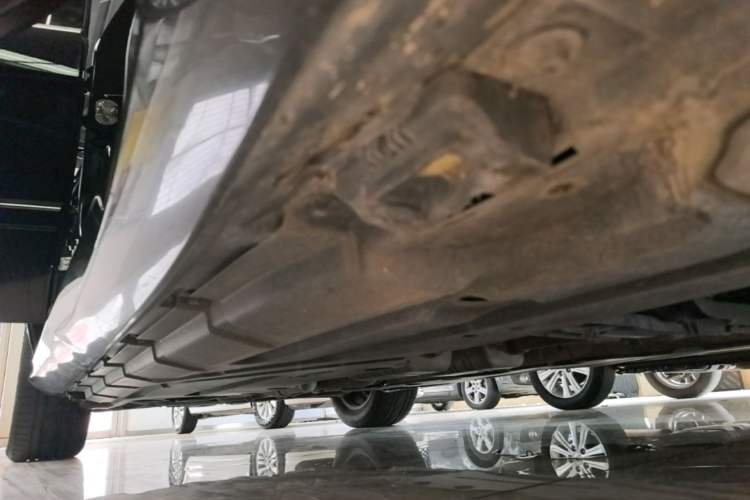 Used Mercedes-Benz R-Class 2014 R 320 4MATIC Business Model Right Side Sill