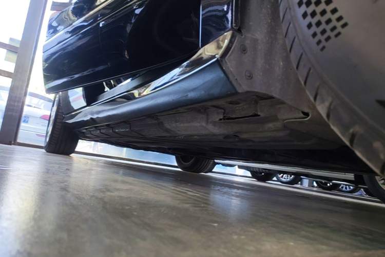 Used Mercedes-Benz R-Class 2014 R 320 4MATIC Business Model Right Side Sill