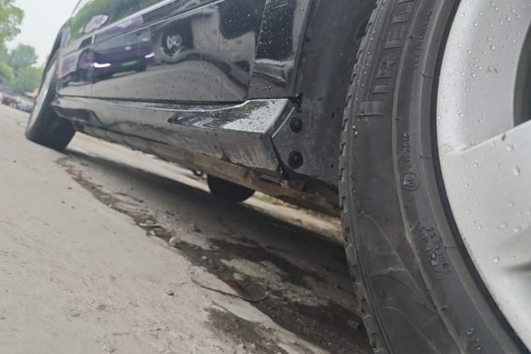 Used Mercedes-Benz R-Class 2014 R 400 4MATIC Business Model Right Side Sill