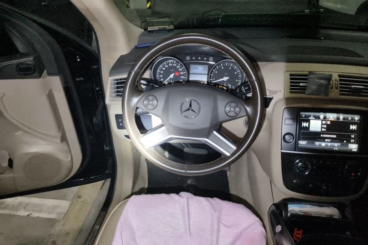 Used Mercedes-Benz R-Class 2014 R 400 4MATIC Business Model Steering Wheel