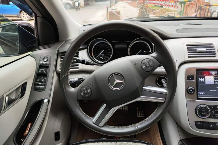 Used Mercedes-Benz R-Class 2014 R 320 4MATIC Business Model Steering Wheel