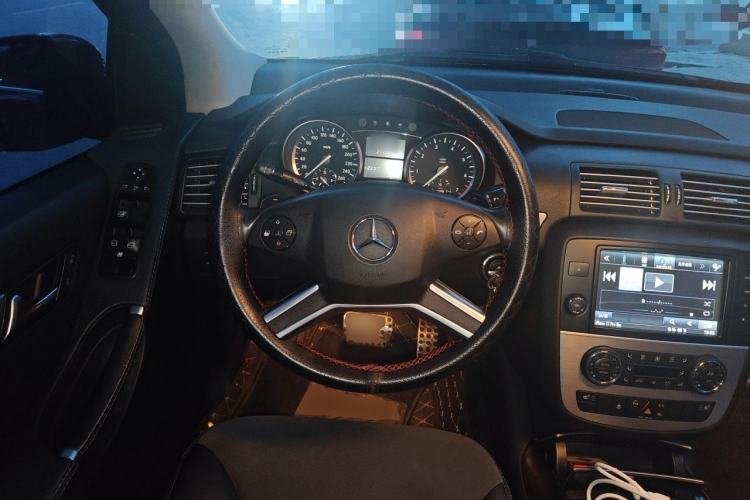 Used Mercedes-Benz R-Class 2014 R 320 4MATIC Luxury Model Steering Wheel